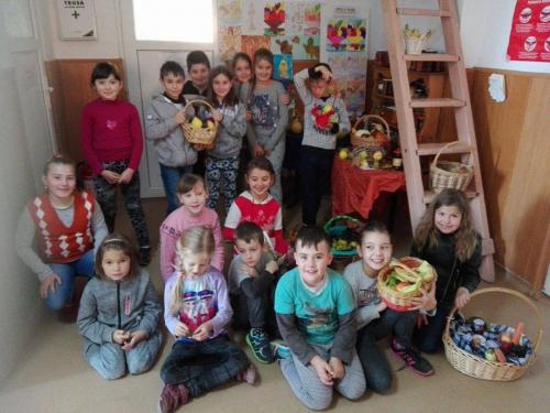 Poza facuta la sarbatorirea festivalului toamnei la Scoala Stremt