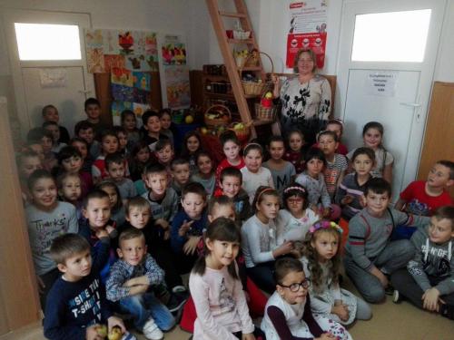 Poza facuta la sarbatorirea festivalului toamnei la Scoala Stremt