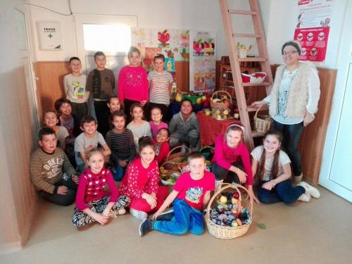 Poza facuta la sarbatorirea festivalului toamnei la Scoala Stremt