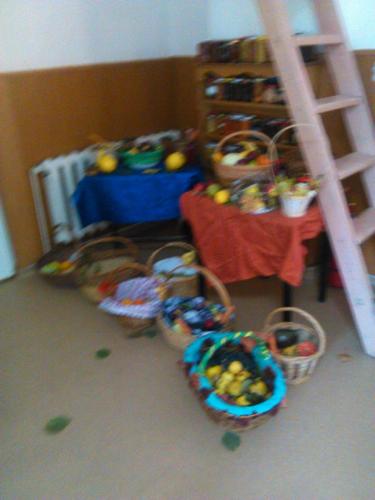 Poza facuta la sarbatorirea festivalului toamnei la Scoala Stremt