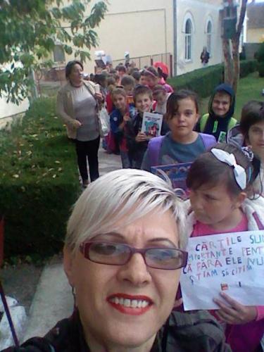 Activitate "Ziua educatiei - Cartea" la Scoala Stremt